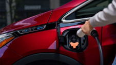 The company will offer 30 all-electric models globally, with EVs expected to account for 40% of US market entries by the end of 2025